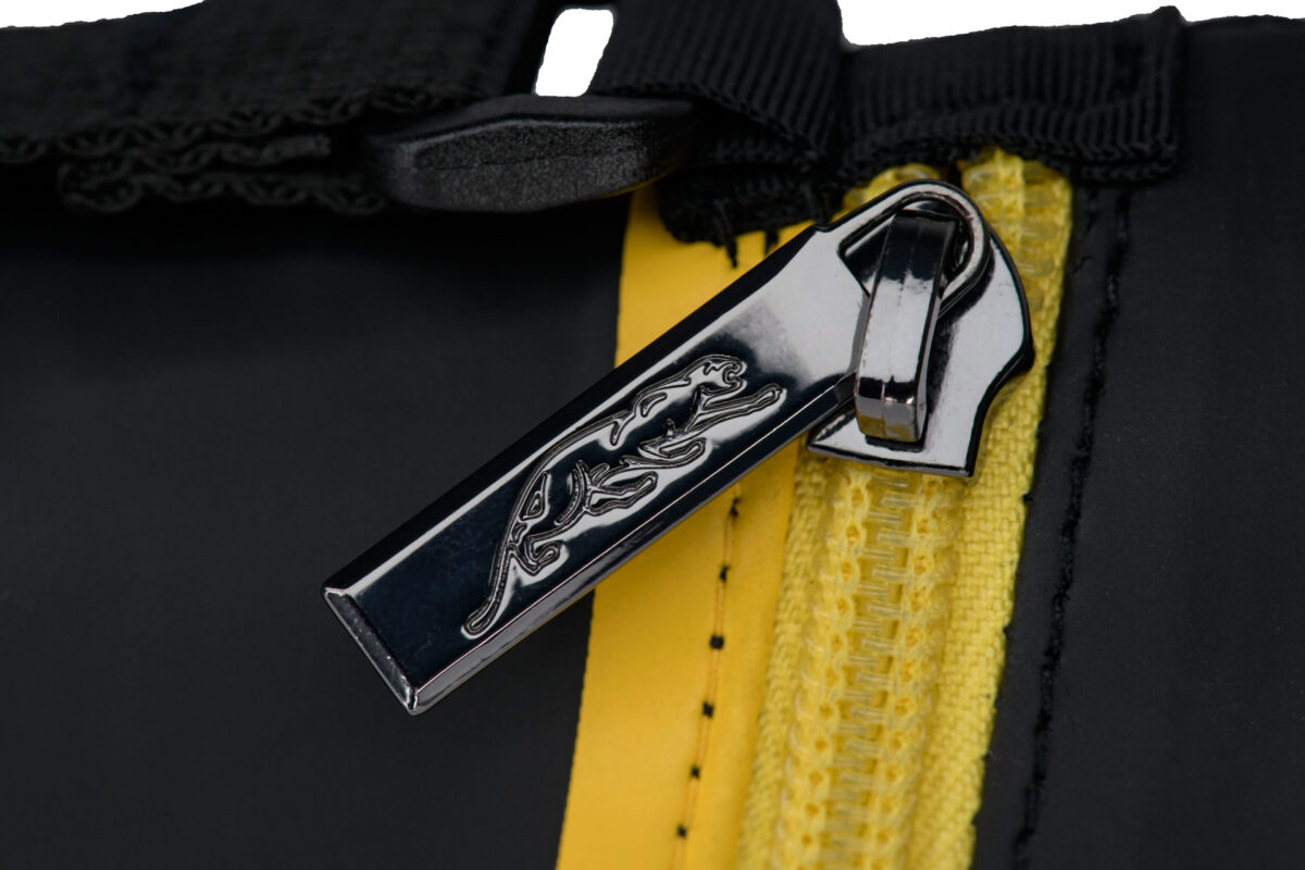 30050Y-Predator-Cue-Hard-Case-1B1S-yellow-black-Queuekoecher-ZipperPull-Detail Pool Cue Hard Case Predator 1x1, Black & Yellow with Shoulder Strap