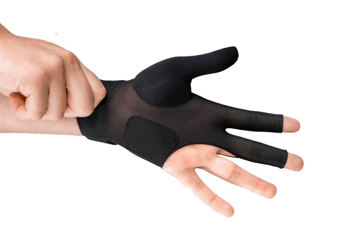 Glove Predator Second-Skin, Black/Yelow, Closed Thumb S-XL, left hand
